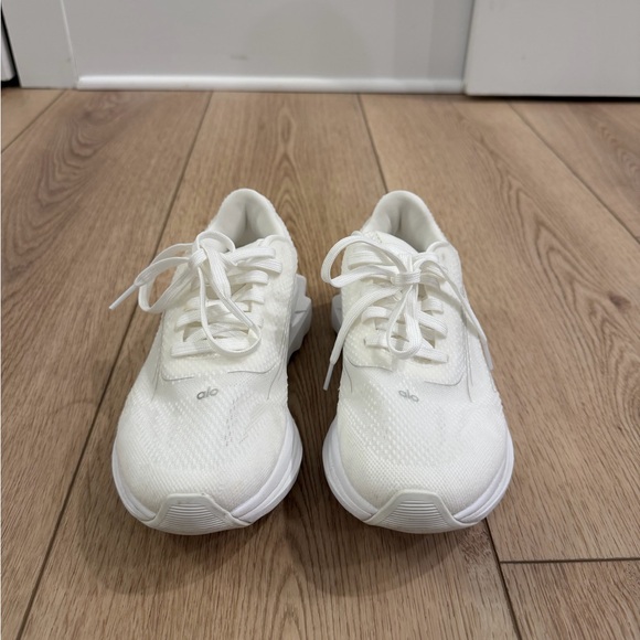 ALO Runner White Sneakers Womens Size 6.5 - Picture 4 of 16